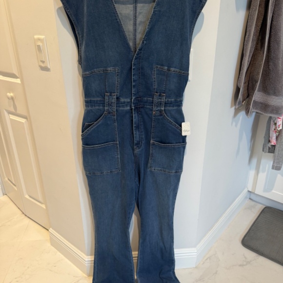 FREE PEOPLE Crvy Hyde Park Flare Leg JUMPSUIT Size 12 Blue Stretch Denim NEW - Picture 2 of 6